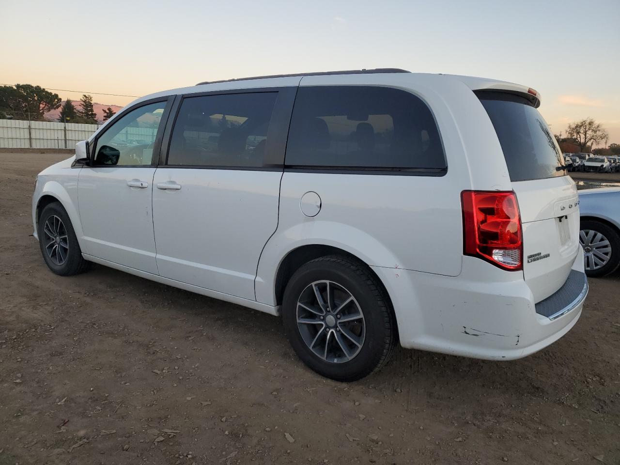 2018 Dodge Caravan - Image 2