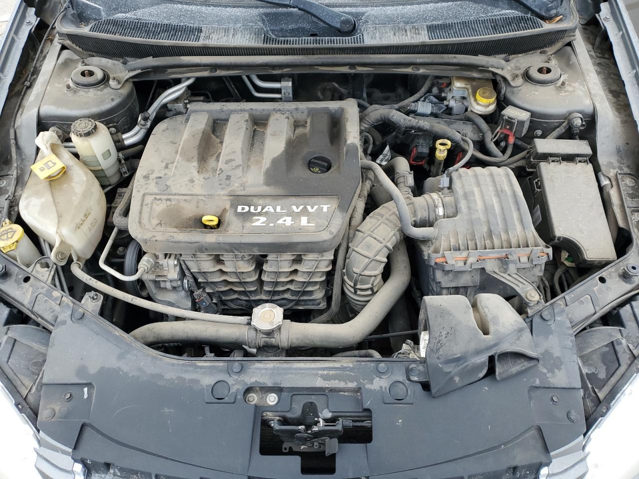 2013 Chrysler 200 - Image 11