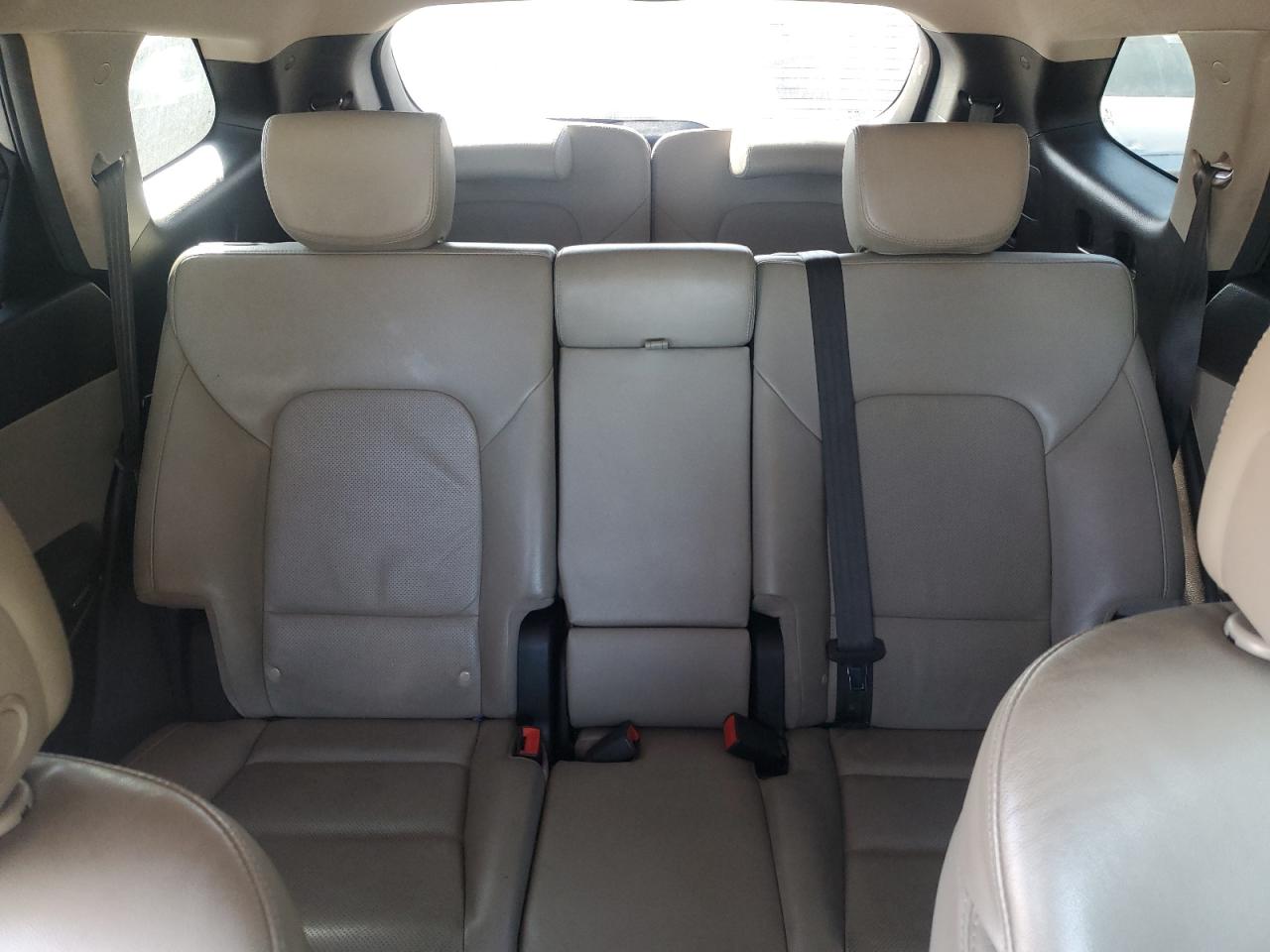 2017 Hyundai Santa Fe - Image 10