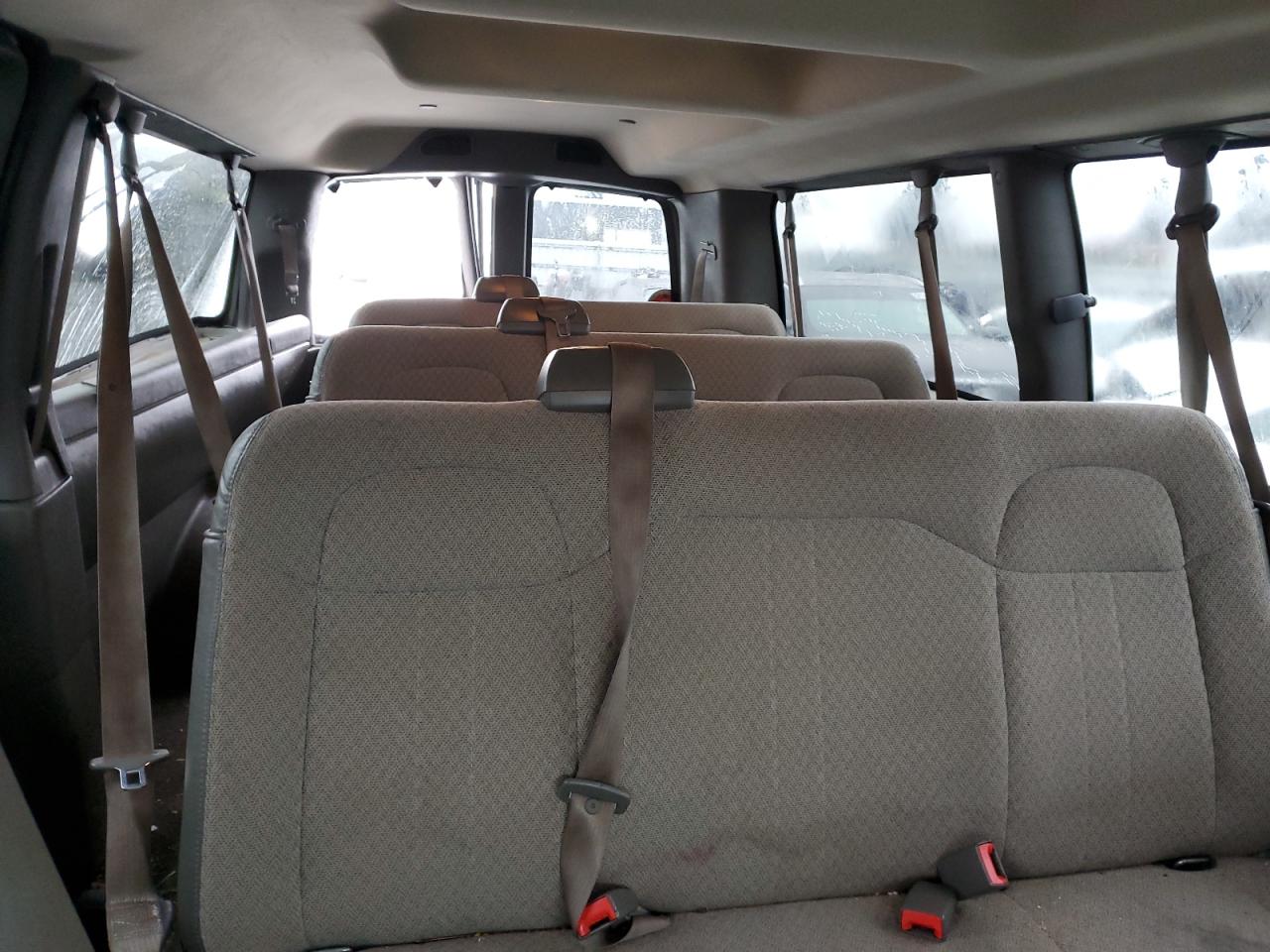 2018 Chevrolet Express - Image 10