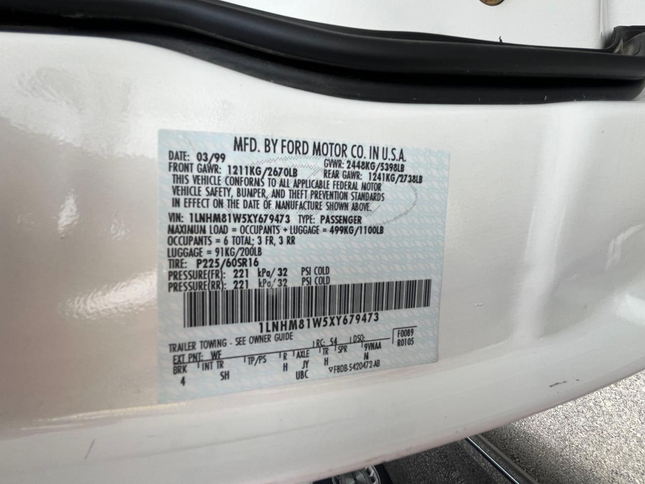 1999 Lincoln Town Car Executive VIN: 1LNHM81W5XY679473 Lot: 86043234