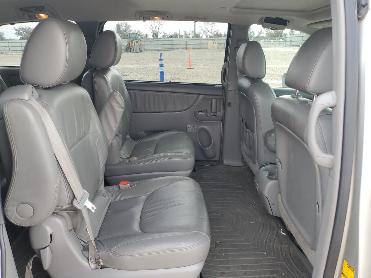 2009 Toyota Sienna - Image 11