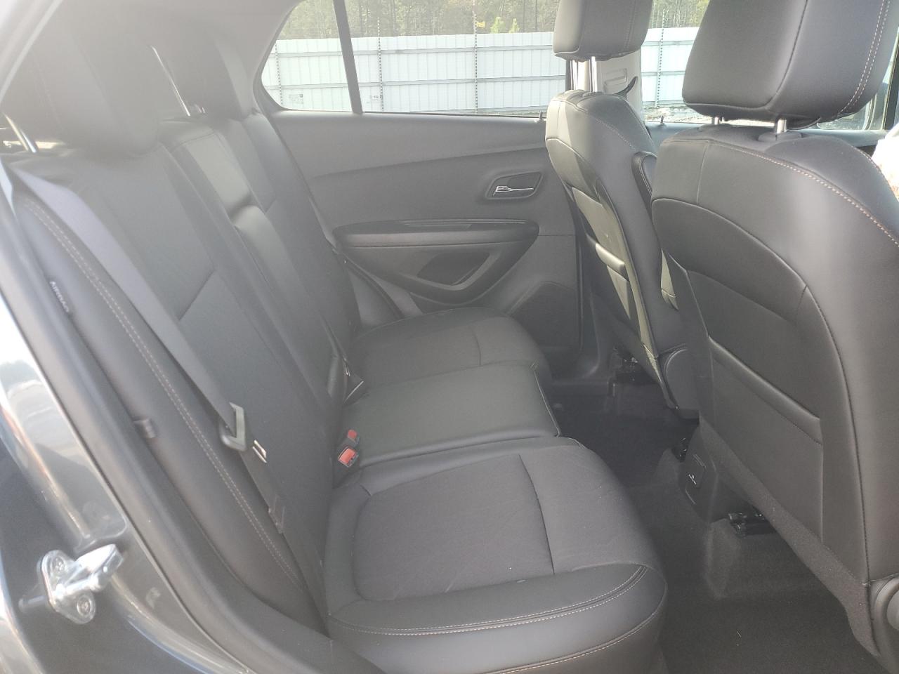 2022 Chevrolet Trax - Image 11