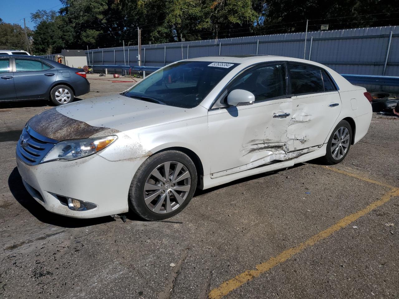 2012 Toyota Avalon - Image 1