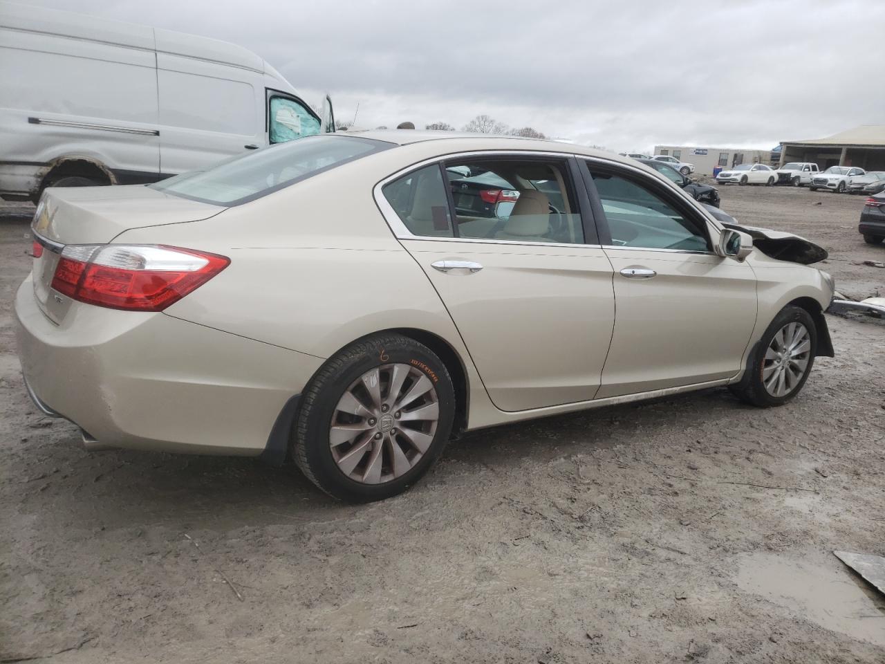 VIN 1HGCR3F85DA033613 2013 HONDA ACCORD no.3