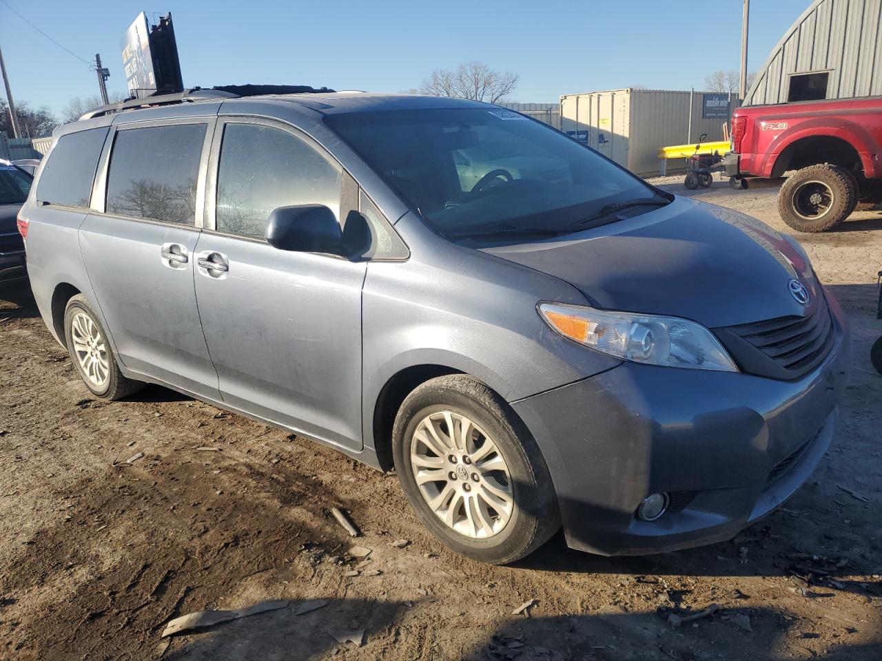 2015 Toyota Sienna - Image 4