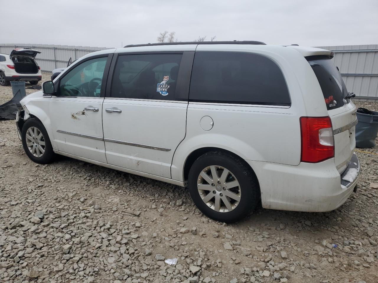 2015 Chrysler Town & Country - Image 2