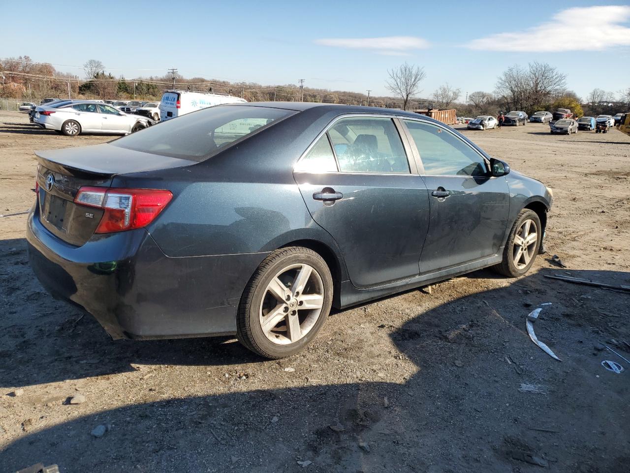 VIN 4T1BF1FK8EU814656 2014 TOYOTA CAMRY no.3