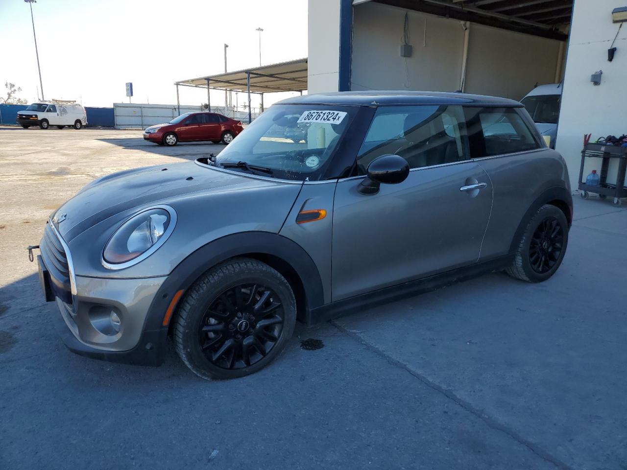 VIN WMWXP5C59J2D71856 2018 MINI COOPER no.1