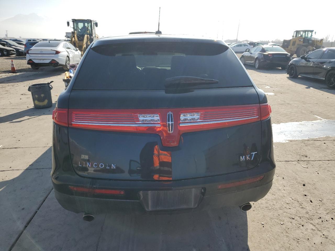 VIN 2LMHJ5FK7GBL03145 2016 LINCOLN MKT no.6