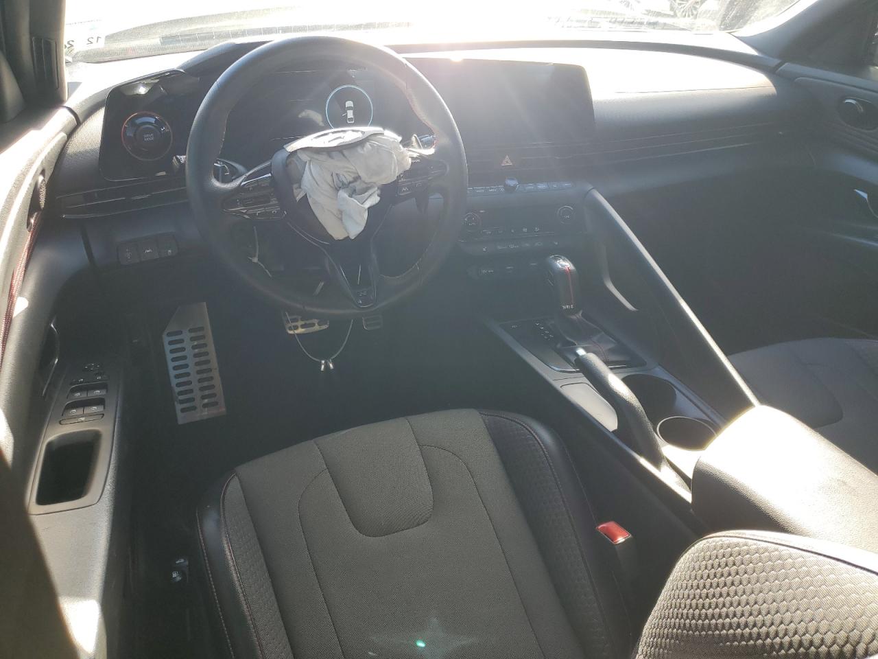 2023 Hyundai Elantra - Image 8