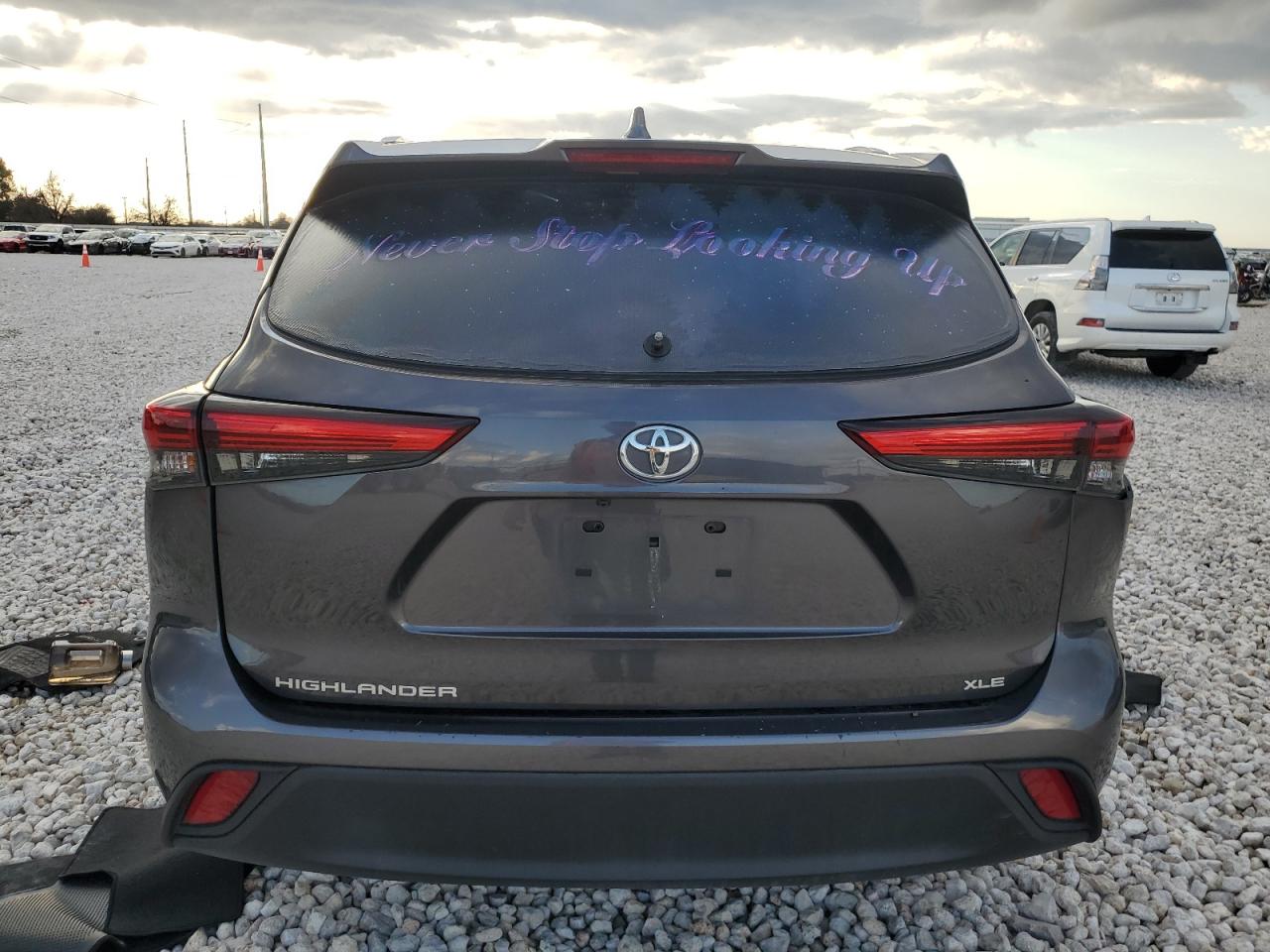 2022 Toyota Highlander - Image 6