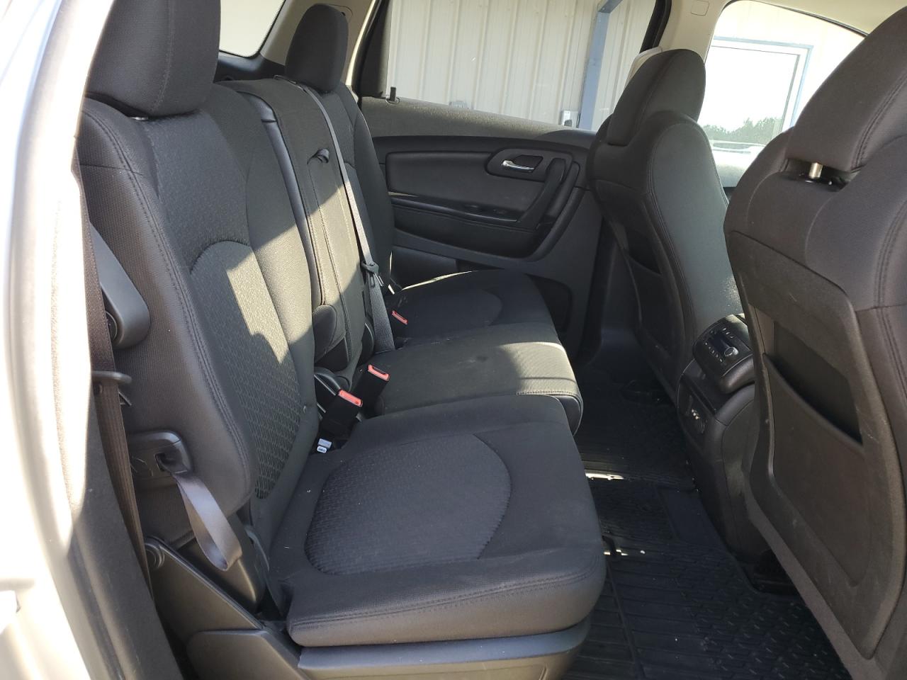 2010 Chevrolet Traverse - Image 11