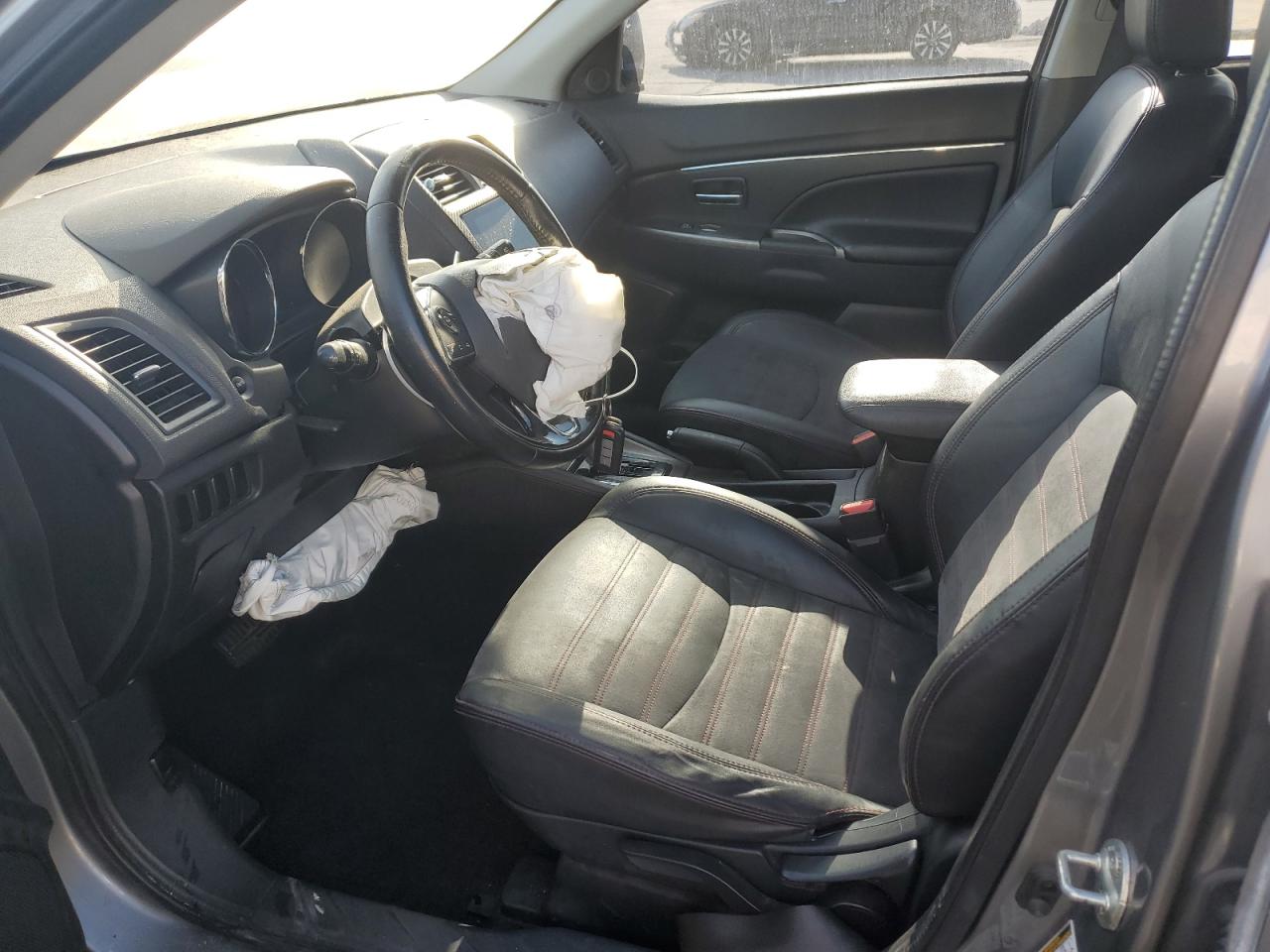 2018 Mitsubishi Outlander - Image 7
