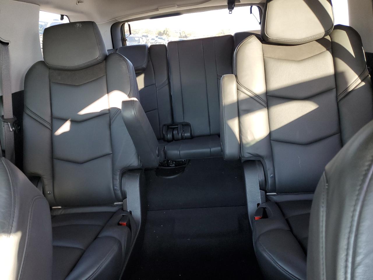 2019 Cadillac Escalade - Image 10