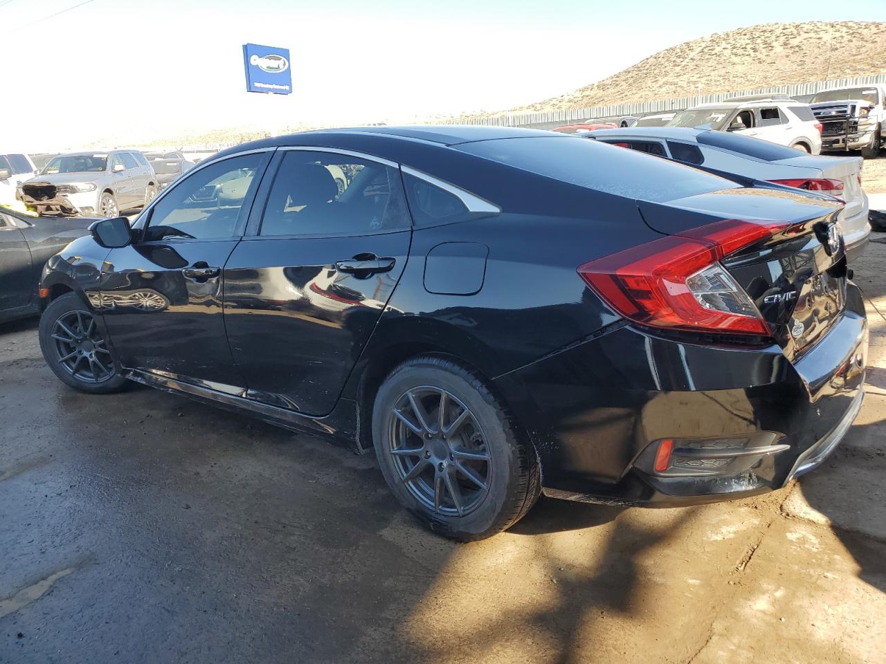 VIN 19XFC2F68KE202068 2019 HONDA CIVIC no.2