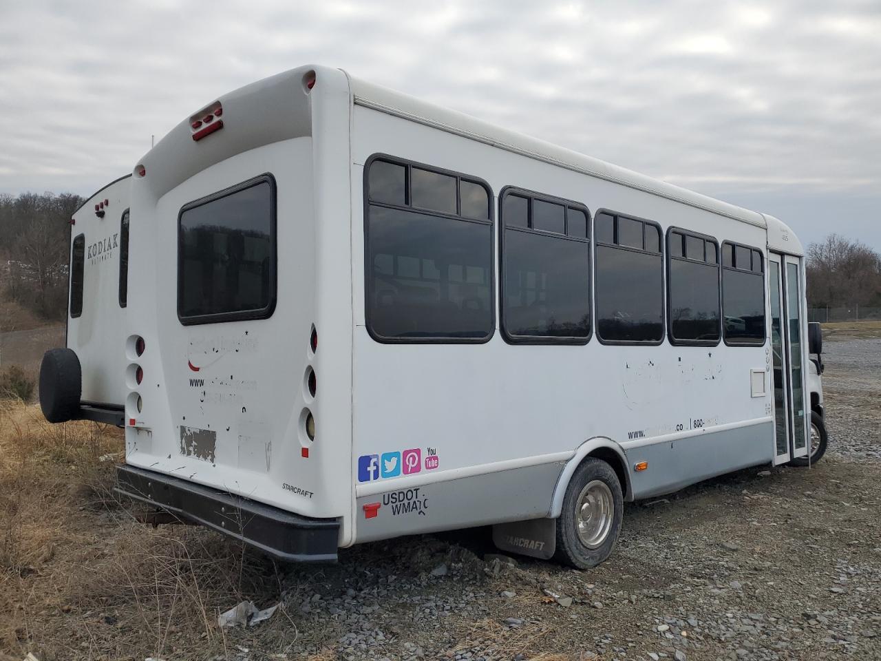 2015 Ford Econoline - Image 4