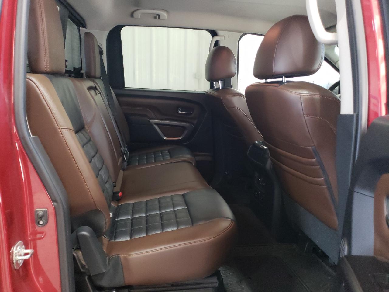 2017 Nissan Titan - Image 10