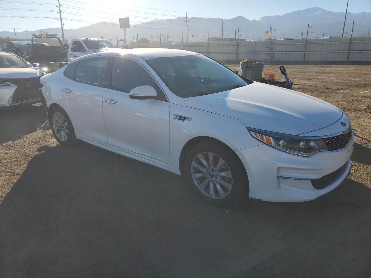 VIN 5XXGU4L33HG160769 2017 KIA OPTIMA no.4