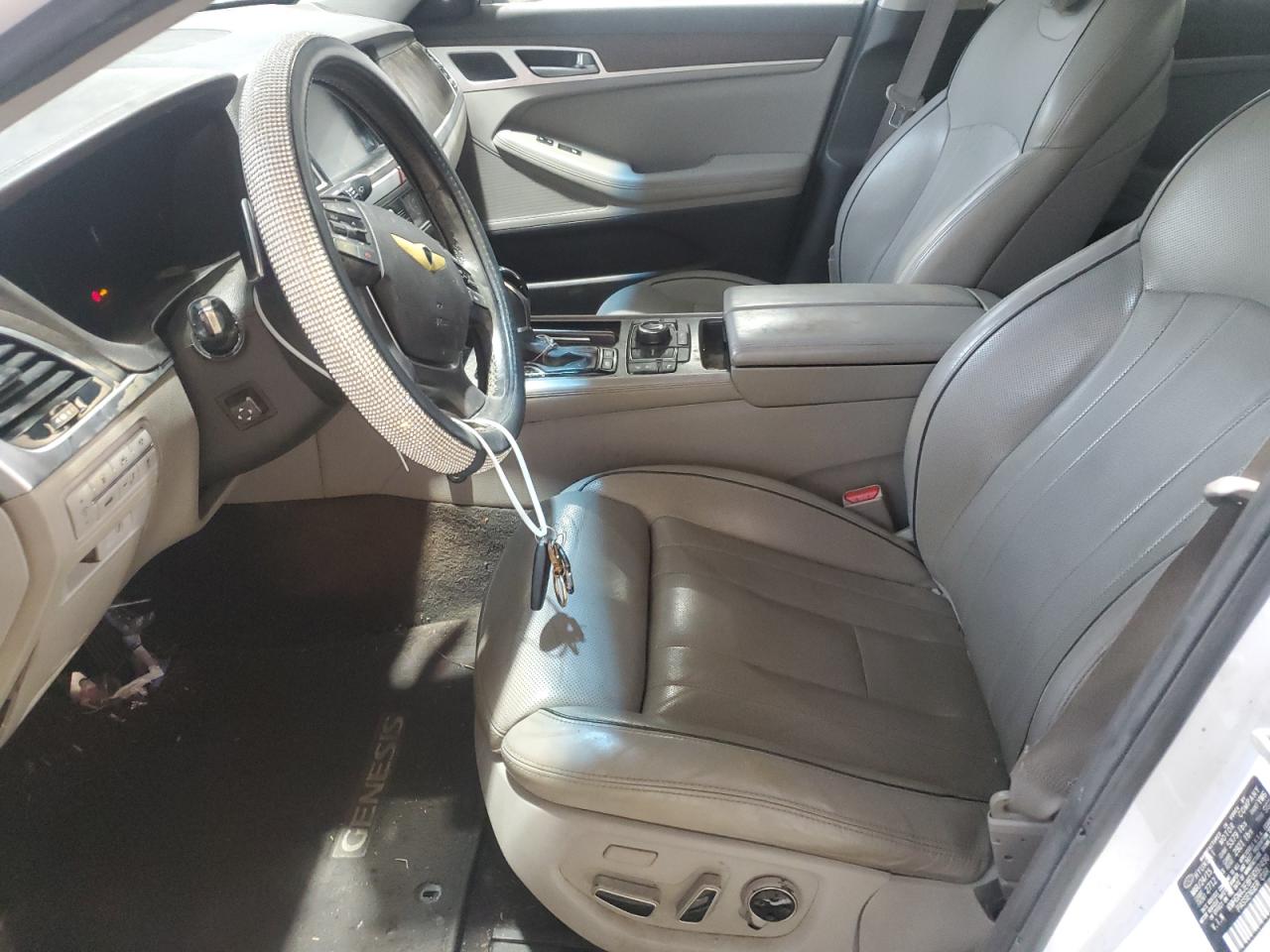 2015 Hyundai Genesis 3.8L VIN: KMHGN4JE8FU092490 Lot: 71432464