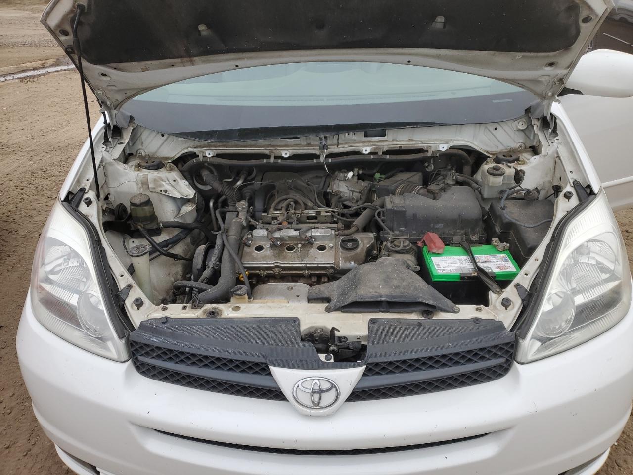 2004 Toyota Sienna - Image 12