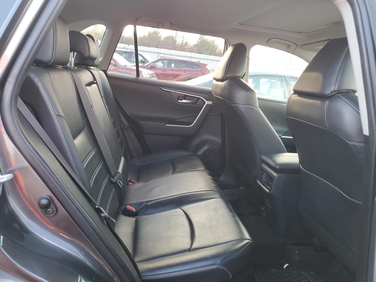 2019 Toyota RAV 4 - Image 12
