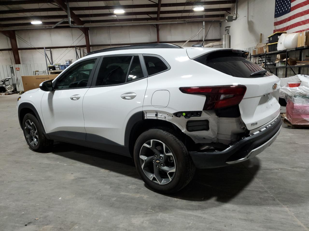 KL77LHE23RC238237 2024 CHEVROLET TRAX - Image 2