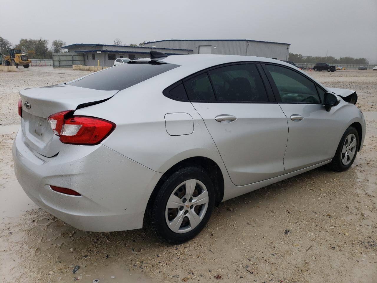 2018 Chevrolet Cruze - Image 3