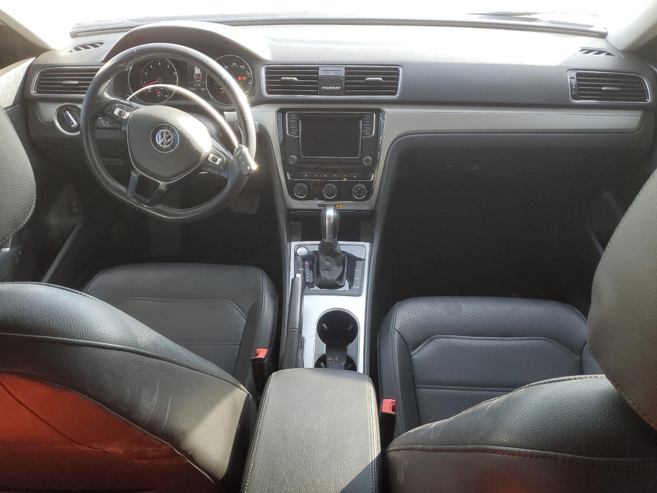 2019 Volkswagen Passat - Image 8
