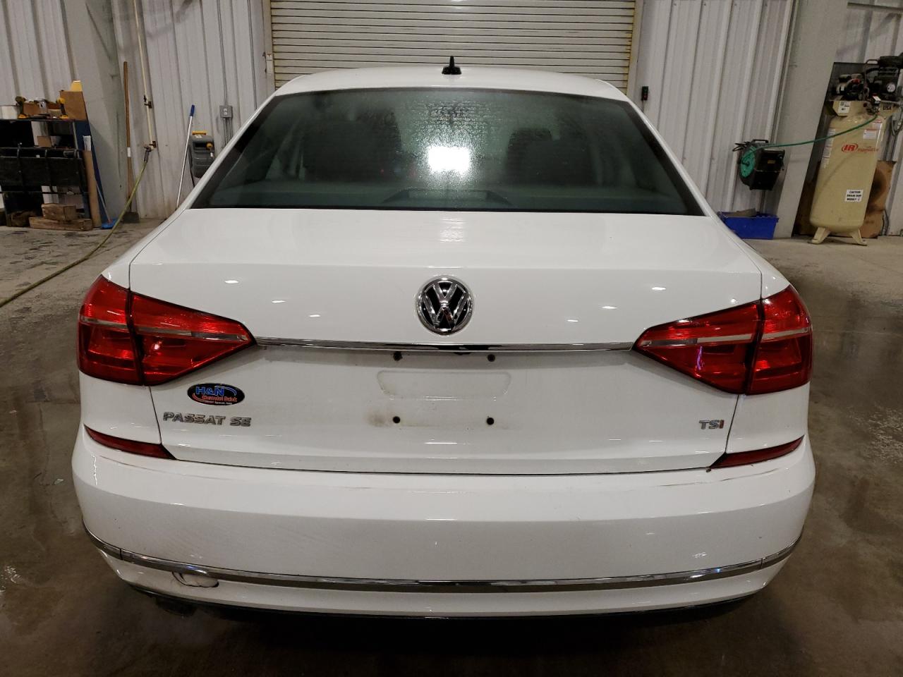 VIN 1VWBS7A33GC068142 2016 VOLKSWAGEN PASSAT no.6