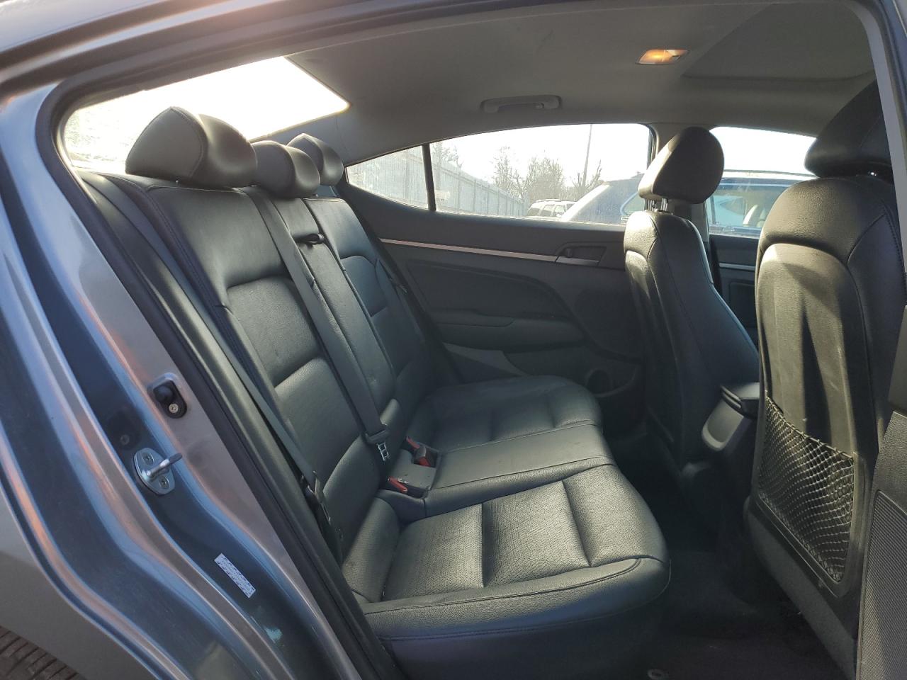 2017 Hyundai Elantra - Image 10
