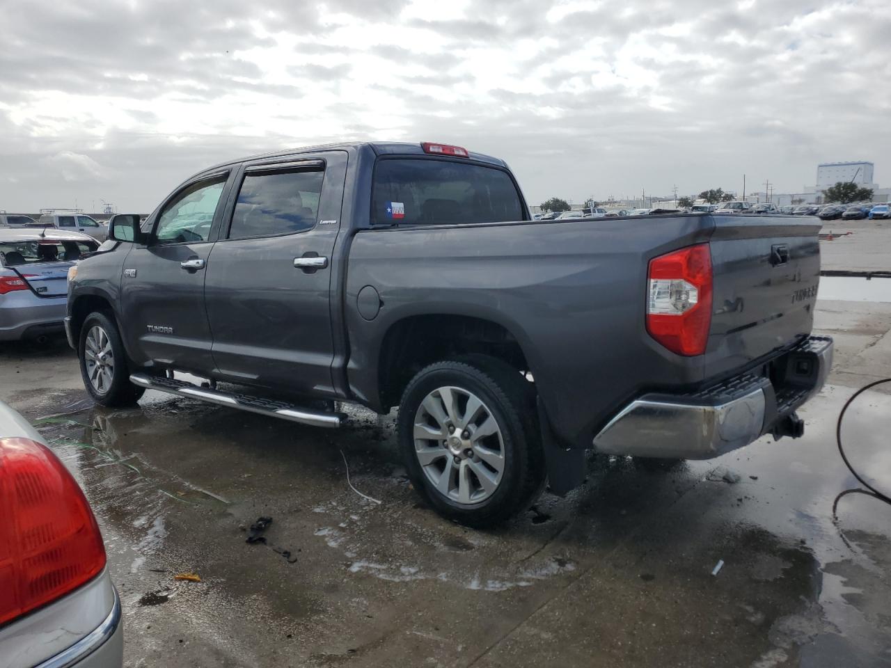 VIN 5TFFW5F12HX217042 2017 TOYOTA TUNDRA no.2