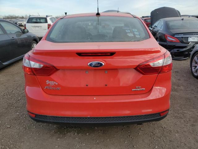 Sedans FORD FOCUS 2014 Czerwony