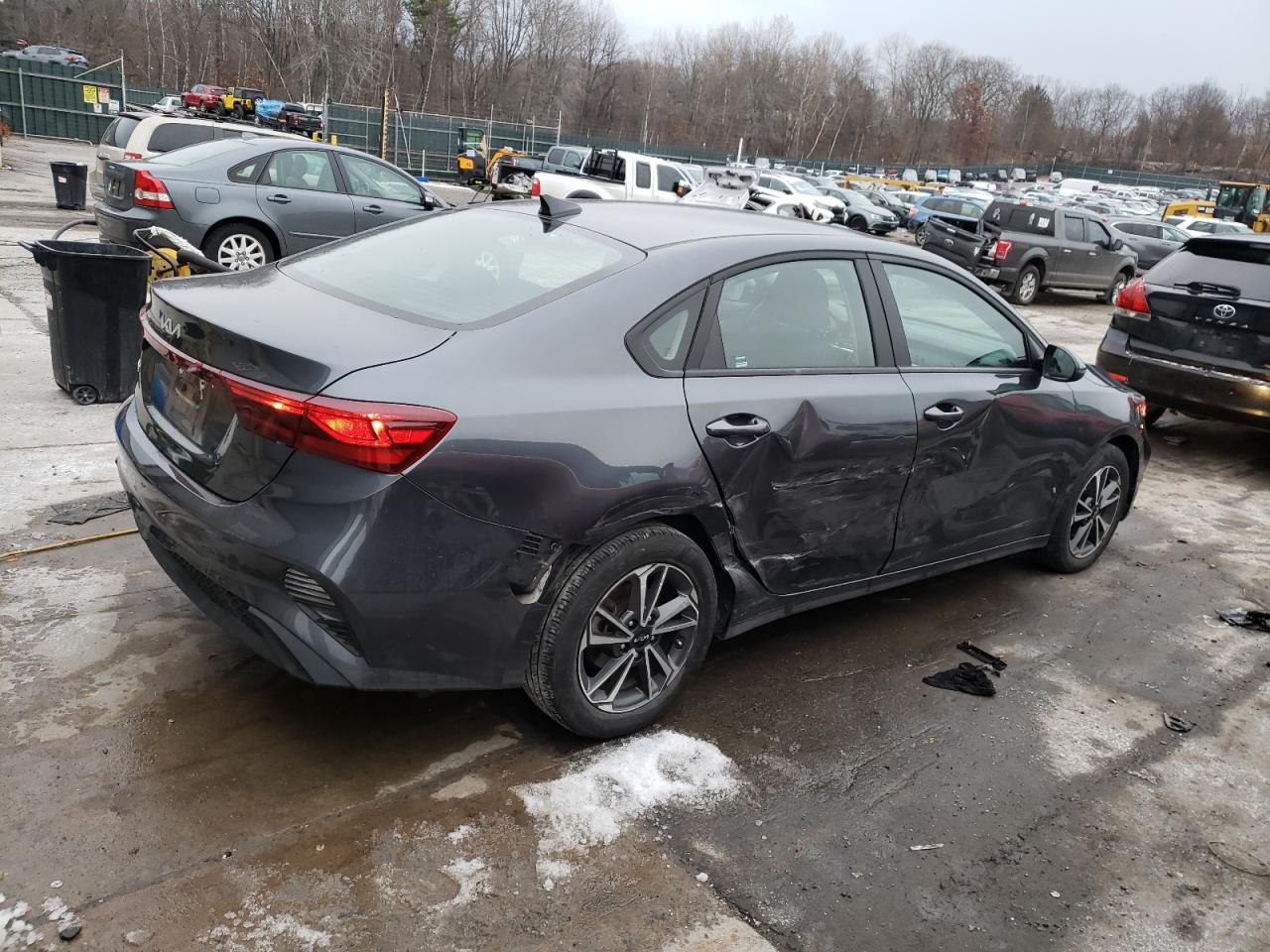 VIN 3KPF24AD1NE467648 2022 KIA FORTE no.3