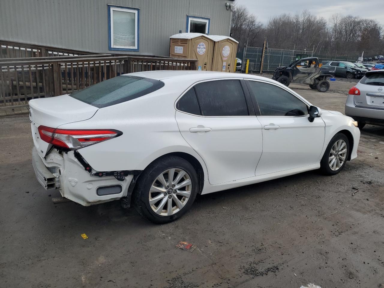 VIN 4T1B11HK6JU100787 2018 TOYOTA CAMRY no.3