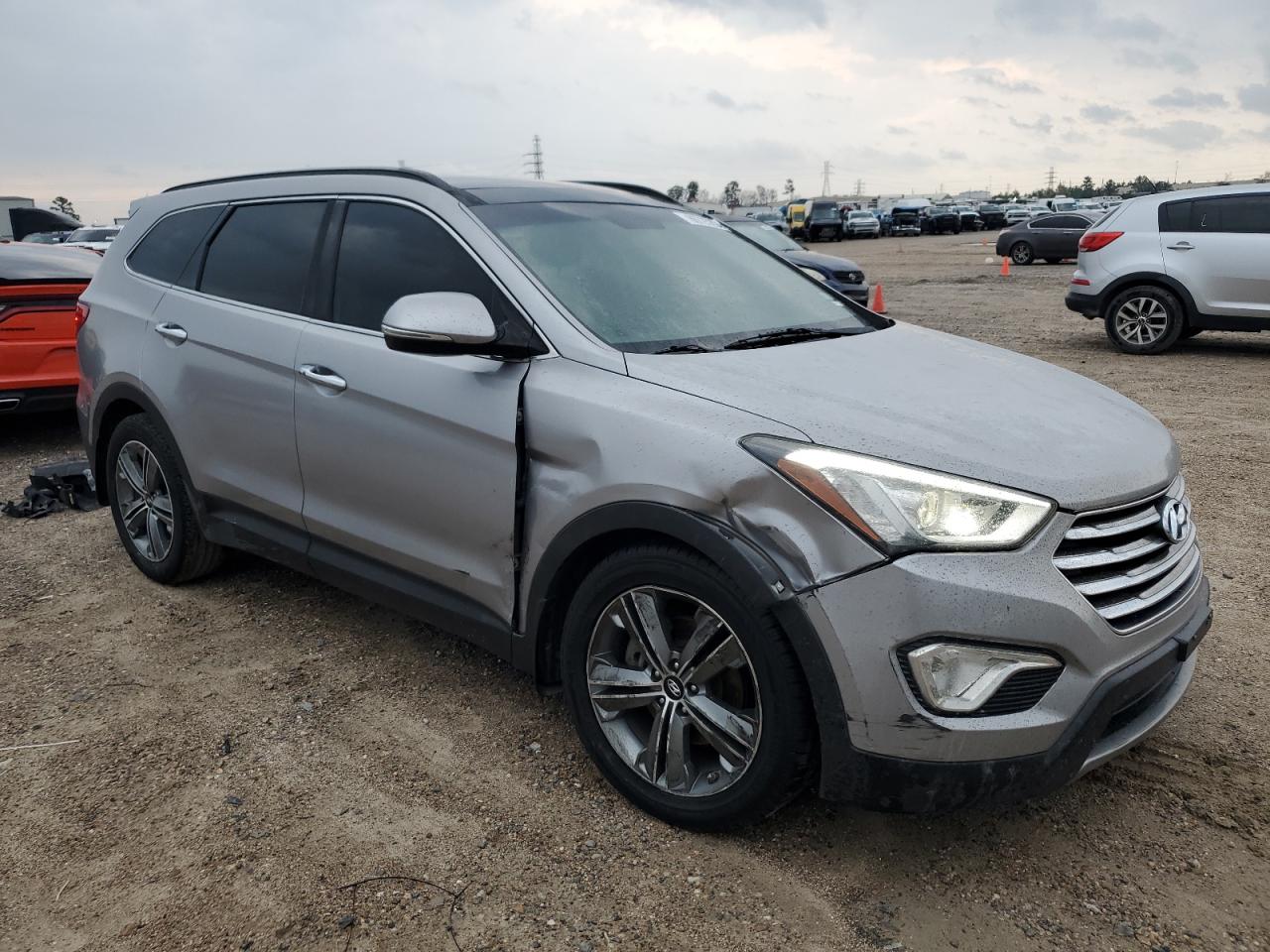 2016 Hyundai Santa Fe - Image 4