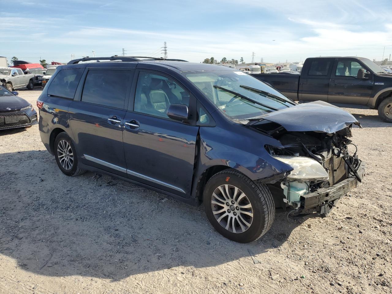 2019 Toyota Sienna - Image 4