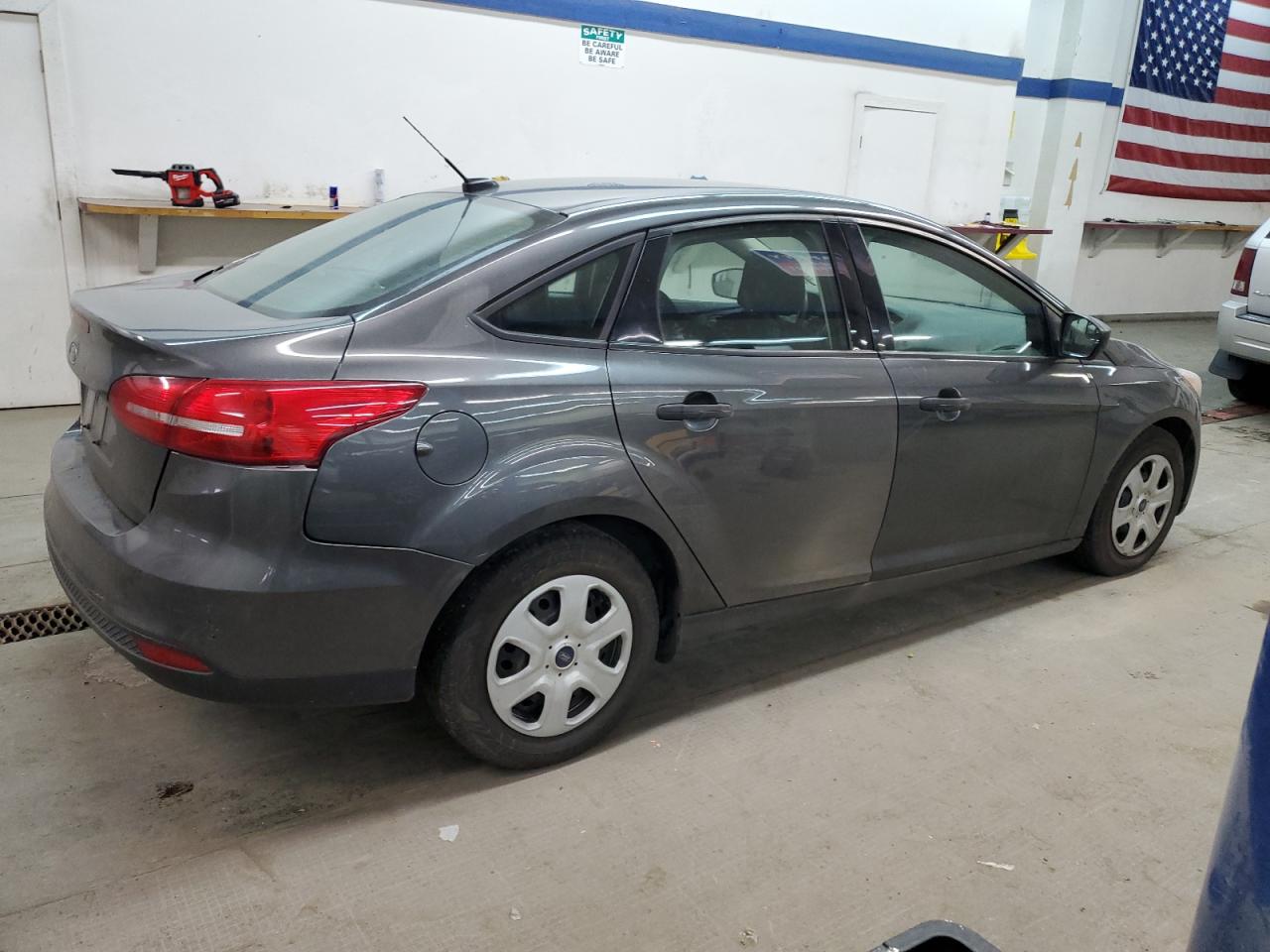 VIN 1FADP3E28JL331004 2018 FORD FOCUS no.3