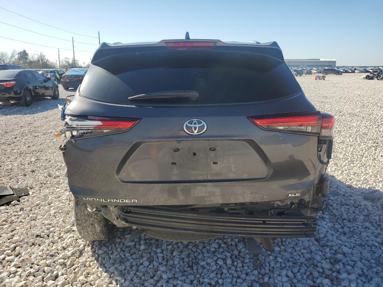 2021 Toyota Highlander - Image 6