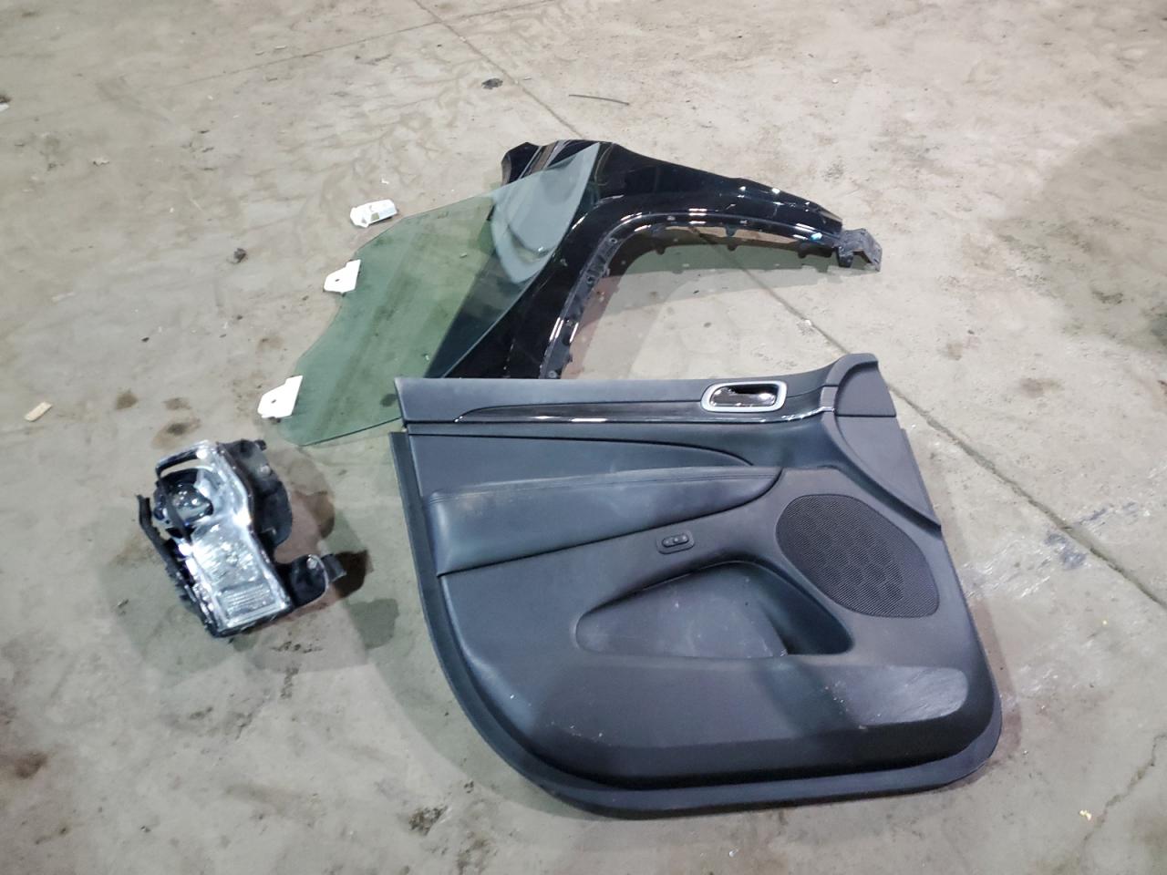 2019 Jeep Grand Cherokee - Image 13