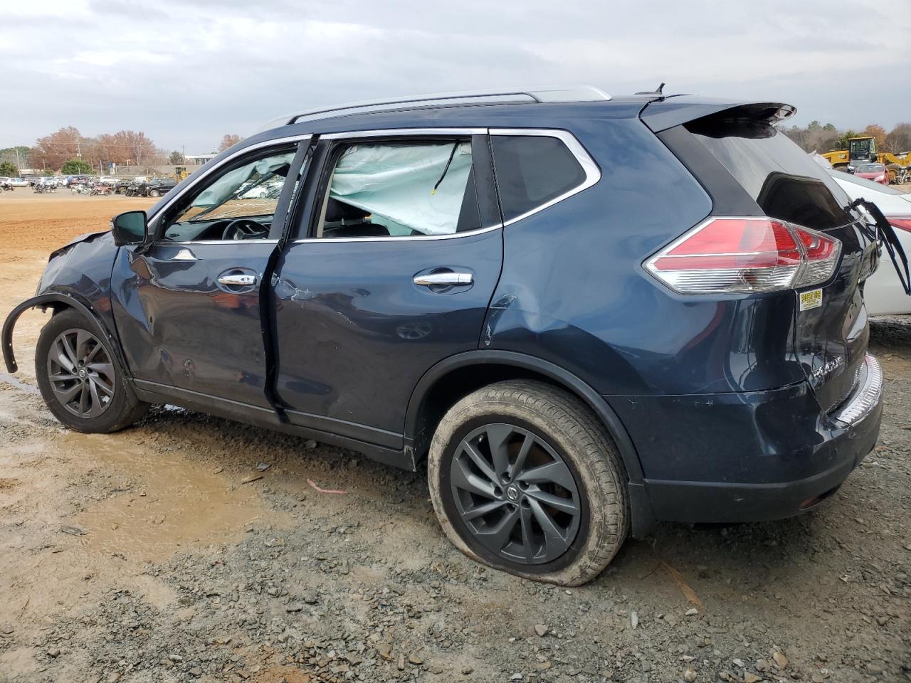 2016 Nissan Rogue - Image 2
