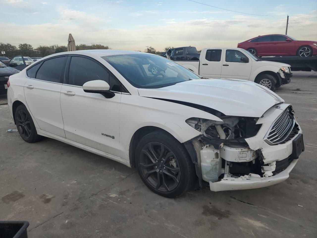 VIN 3FA6P0LU1JR255817 2018 FORD FUSION no.4