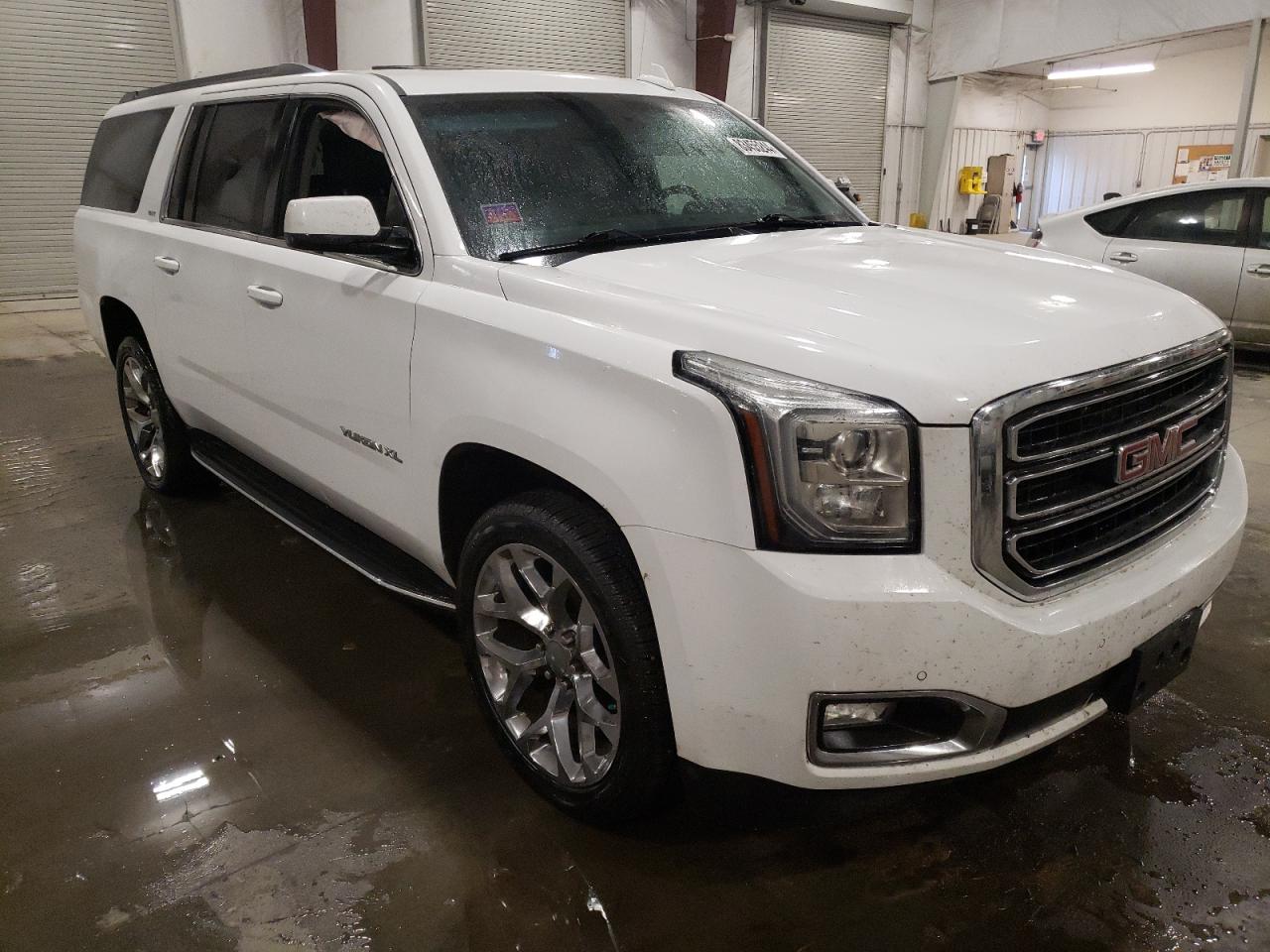 VIN 1GKS2GKC0JR185817 2018 GMC YUKON no.4