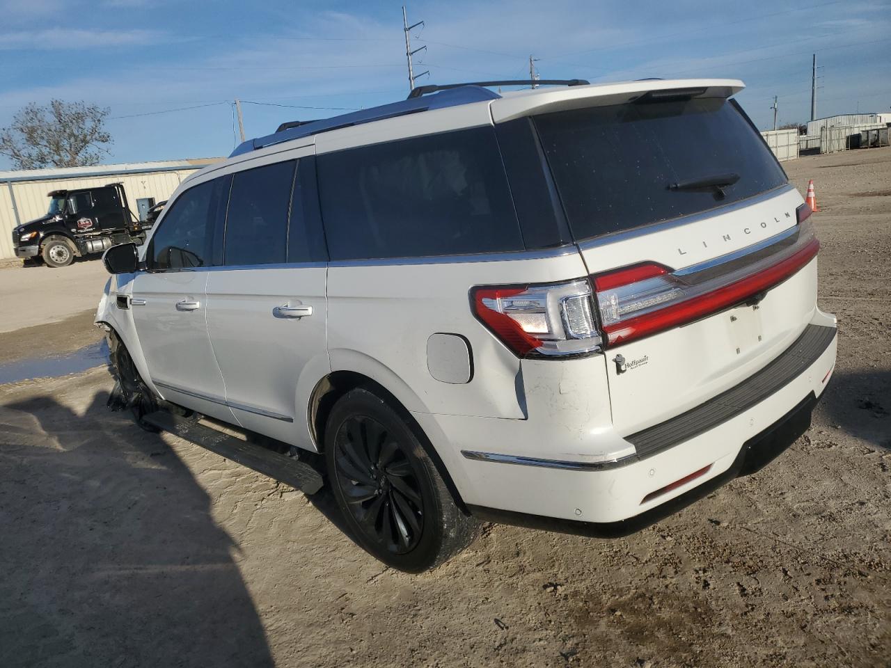 2020 Lincoln Navigator - Image 2