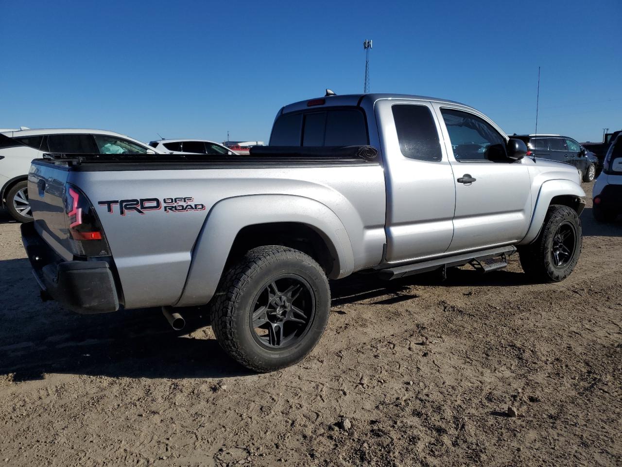 2015 Toyota Tacoma - Image 3