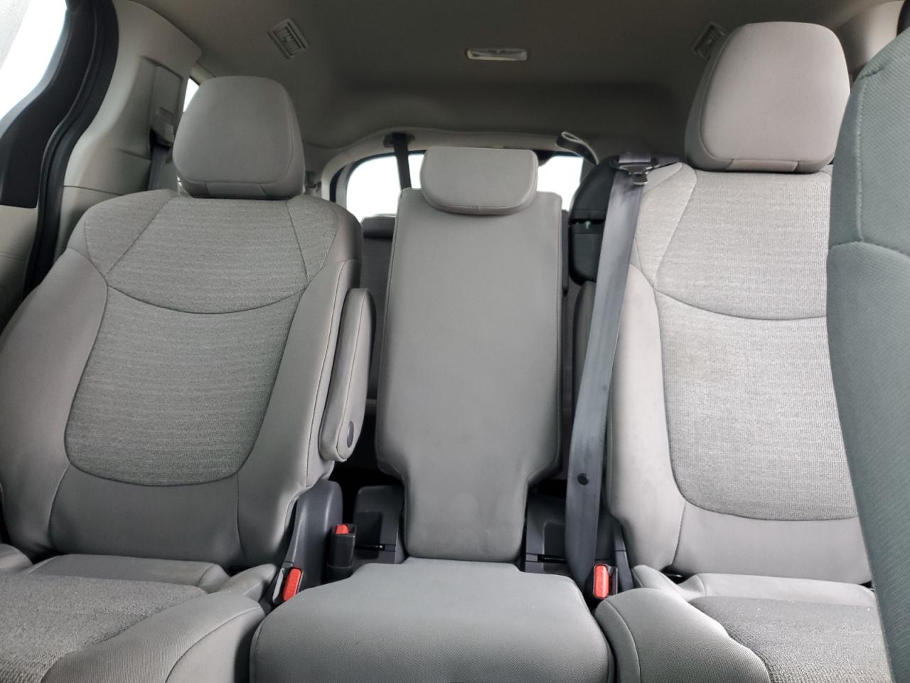 2021 Toyota Sienna - Image 10