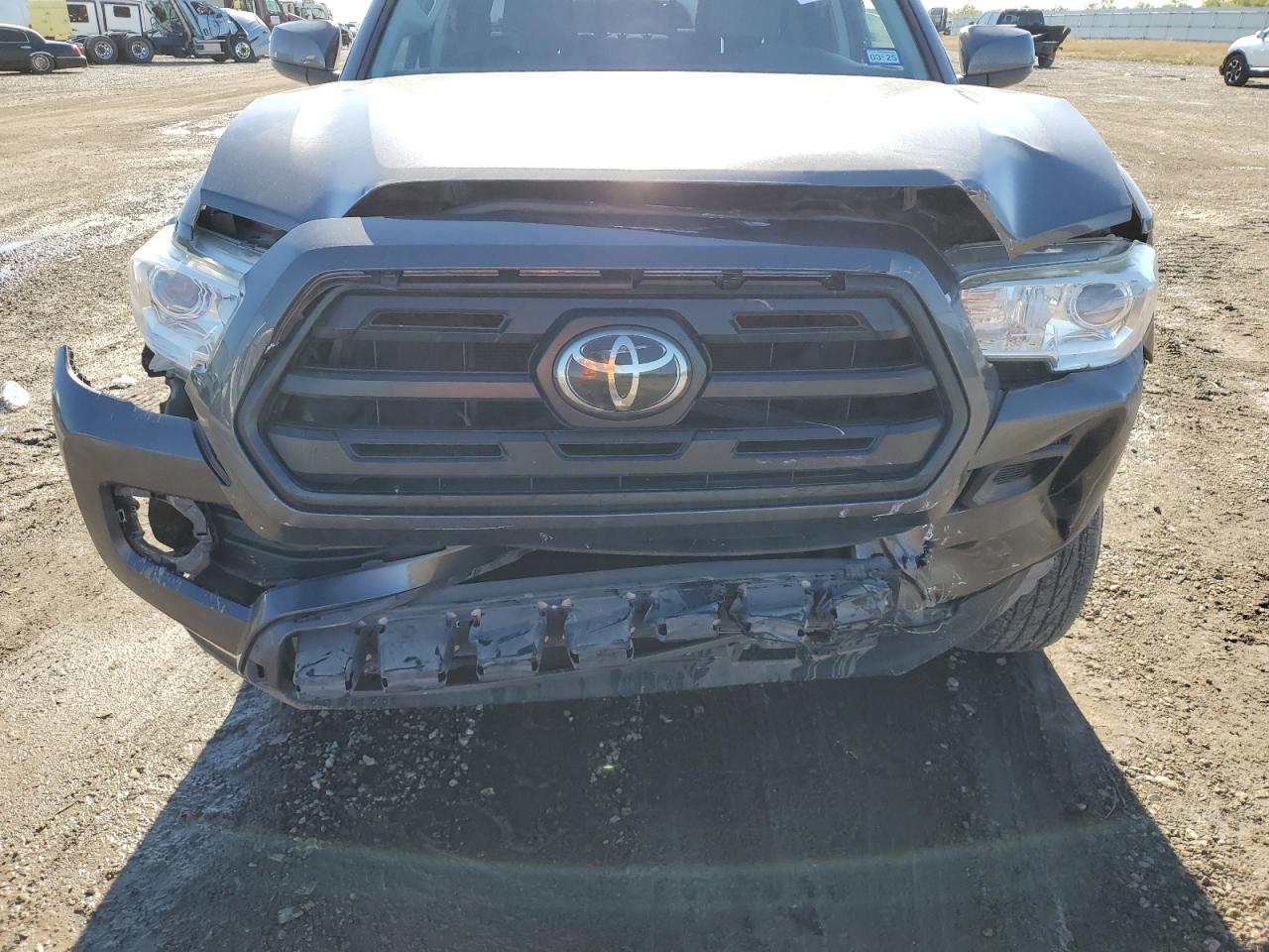 VIN 5TFAX5GN5JX111599 2018 TOYOTA TACOMA no.11