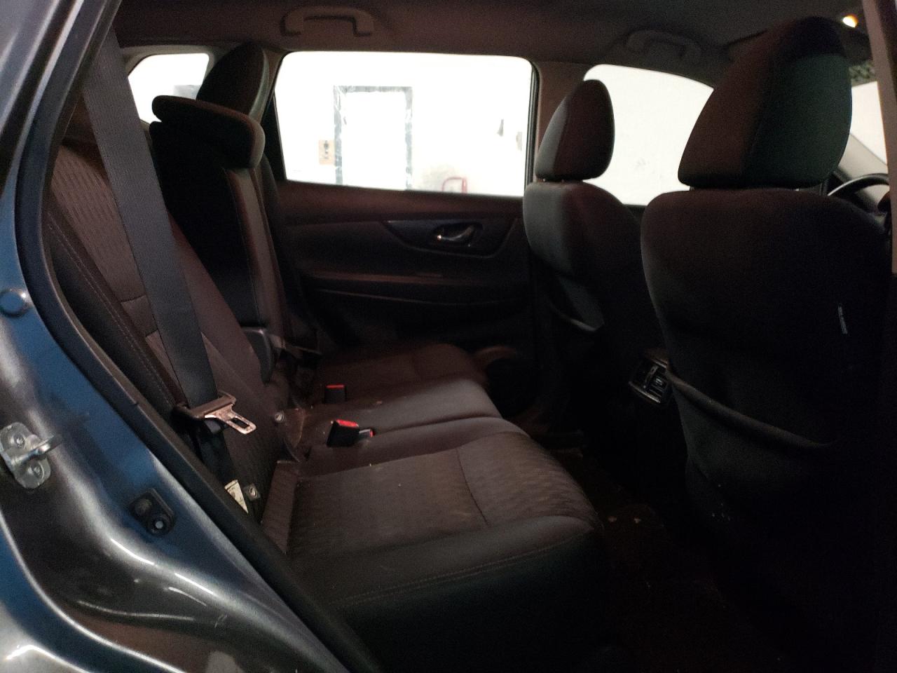 2018 Nissan Rogue - Image 12