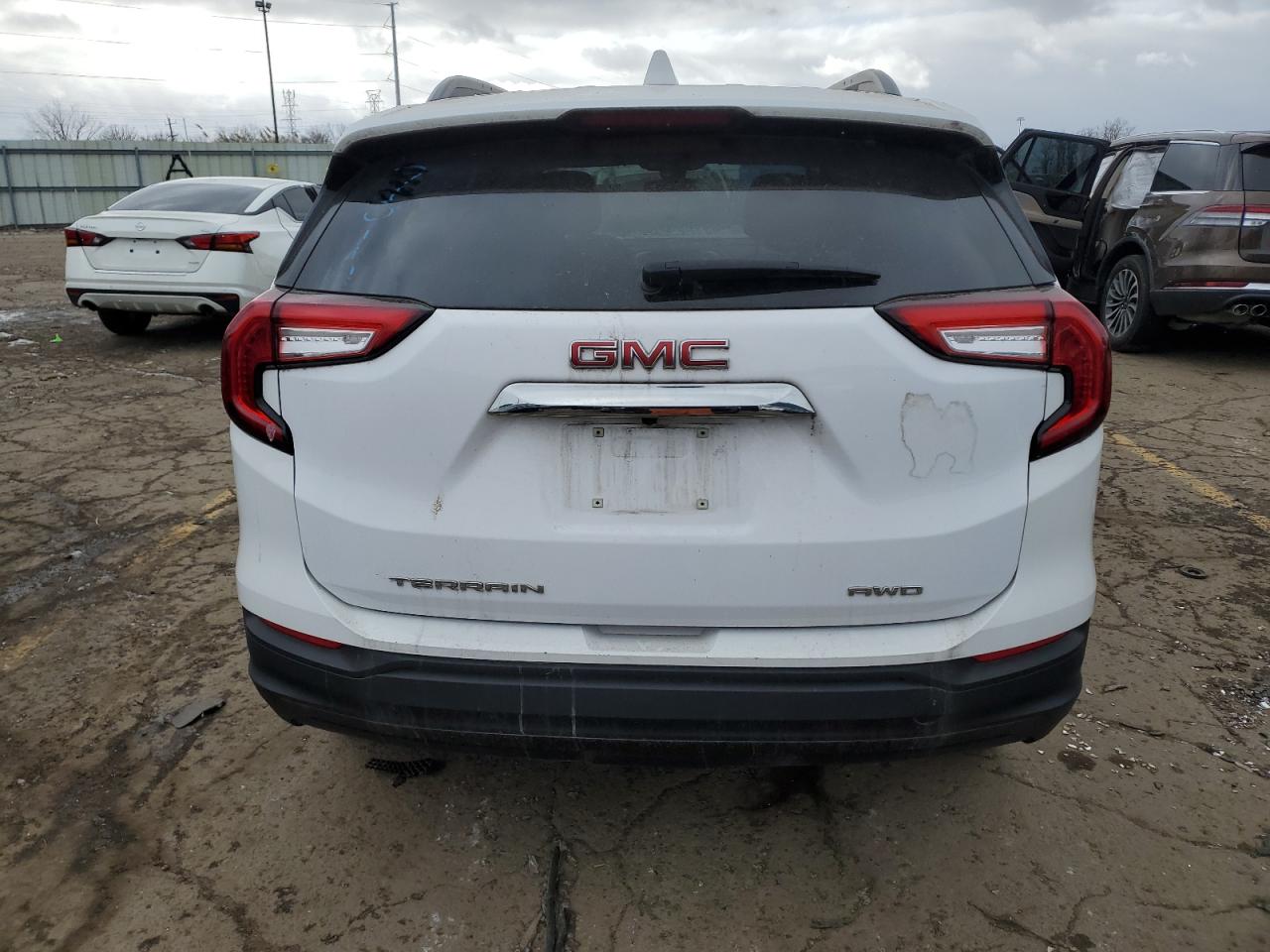 2022 GMC Terrain - Image 6