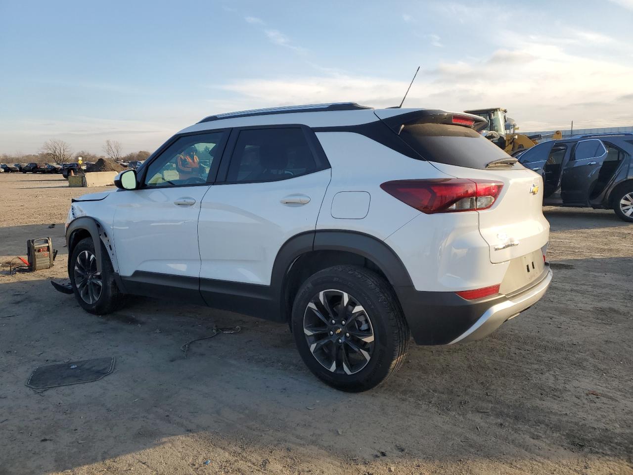 2023 Chevrolet TrailBlazer - Image 2